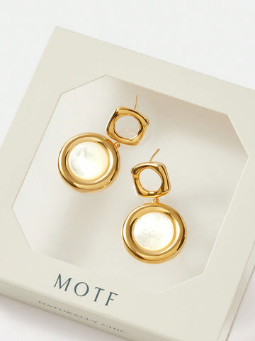 GOLD PLATED ROUND SHELL PENDANT EARRINGS