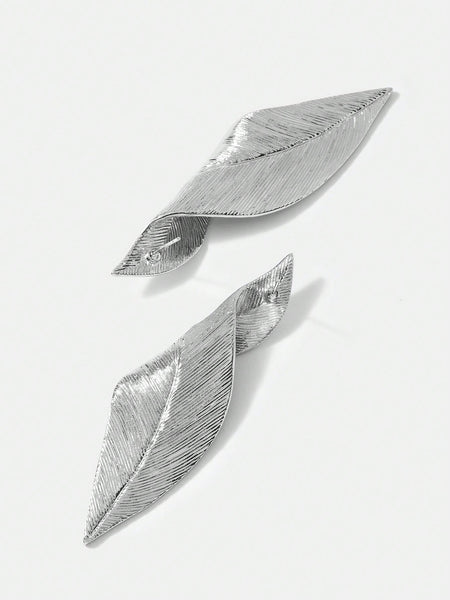WHITE PLATED TEXTURED LEAF DESIGN EARRINGS
